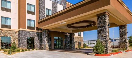 Comfort Inn & Suites Moore Exterior