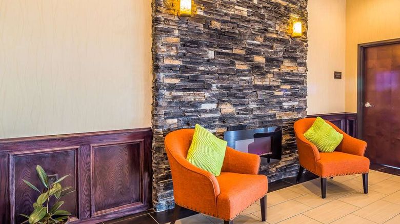 <b>Comfort Inn & Suites Moore Lobby</b>. Images powered by <a href="https://iceportal.shijigroup.com/" title="IcePortal" target="_blank">IcePortal</a>.