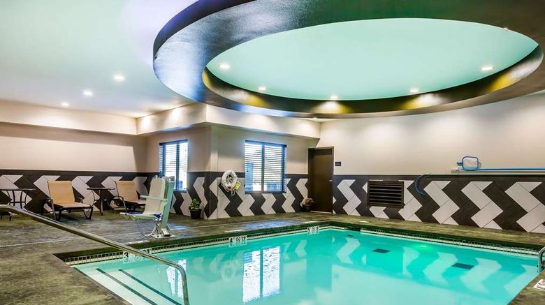 <b>Comfort Inn & Suites Moore Pool</b>. Images powered by <a href="https://iceportal.shijigroup.com/" title="IcePortal" target="_blank">IcePortal</a>.