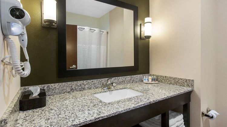 Comfort Inn & Suites Moore Room