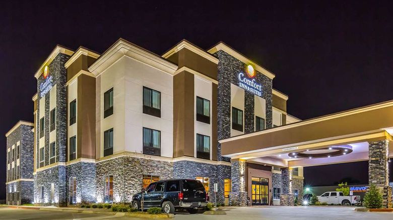 Comfort Inn  and  Suites Moore Exterior. Images powered by <a href="https://iceportal.shijigroup.com" target="_blank" rel="noopener">Ice Portal</a>.