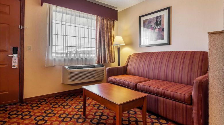 <b>Quality Inn & Suites Hotel Owasso Room</b>. Images powered by <a href="https://iceportal.shijigroup.com/" title="IcePortal" target="_blank">IcePortal</a>.