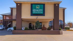 Quality Inn & Suites Hotel Owasso