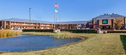 Quality Inn & Suites Hotel Owasso Exterior