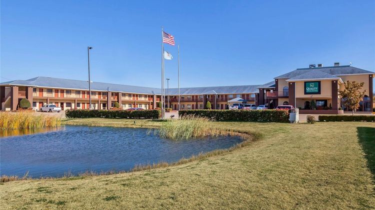 Quality Inn & Suites Hotel Owasso Exterior