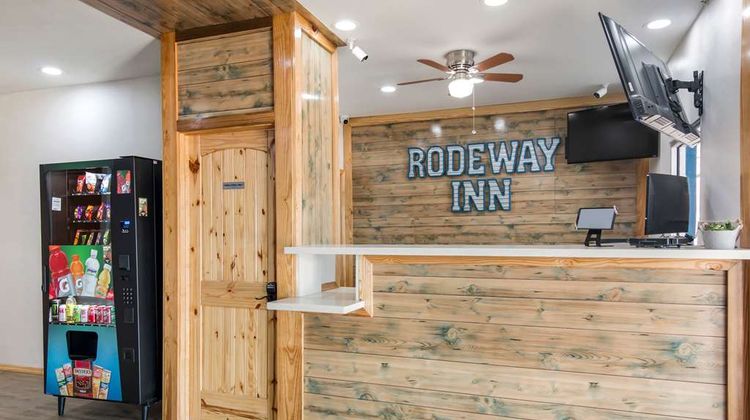 Rodeway Broken Bow Inn & RV Park Lobby