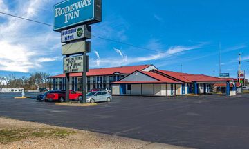 Rodeway Broken Bow Inn & RV Park