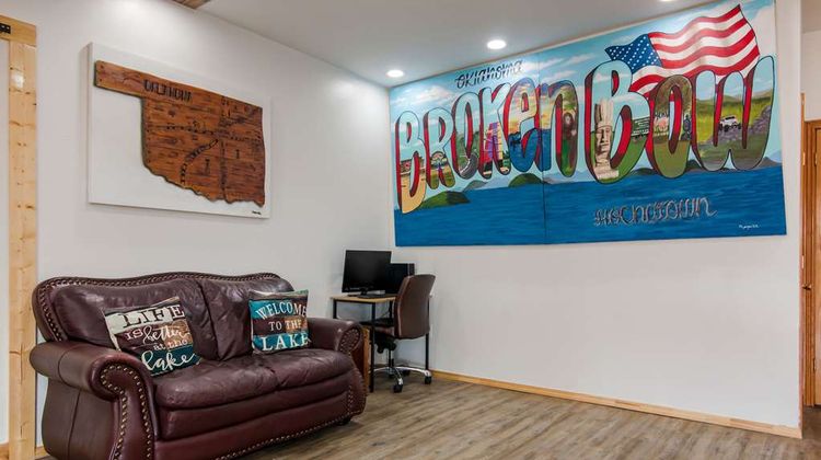 Rodeway Broken Bow Inn & RV Park Lobby