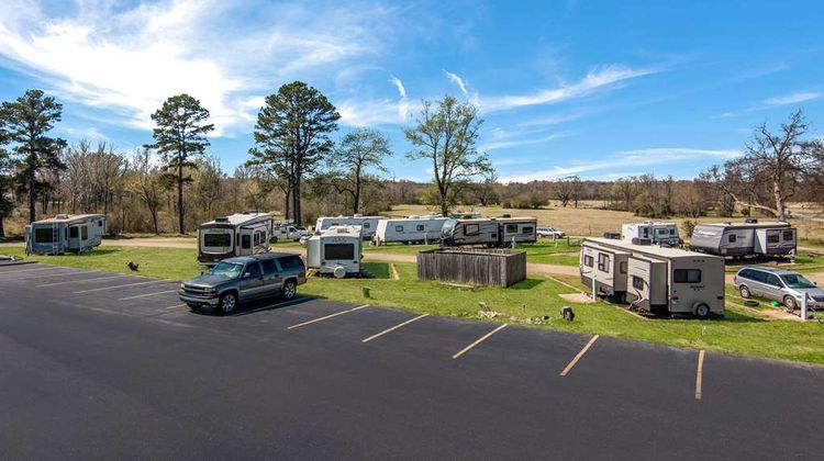 Rodeway Broken Bow Inn & RV Park Exterior