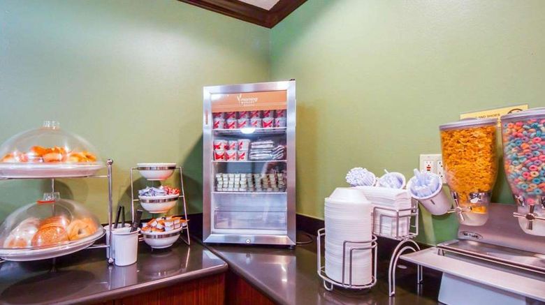 <b>Sleep Inn & Suites near University Restaurant</b>. Images powered by <a href="https://iceportal.shijigroup.com/" title="IcePortal" target="_blank">IcePortal</a>.
