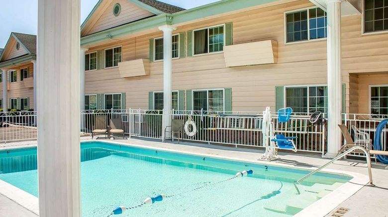 <b>Quality Inn Grants Pass Pool</b>. Images powered by <a href="https://iceportal.shijigroup.com/" title="IcePortal" target="_blank">IcePortal</a>.
