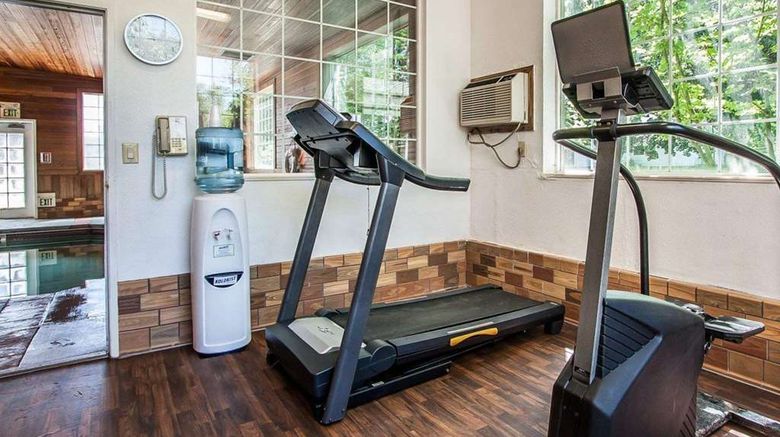 <b>Comfort Suites Clackamas Health</b>. Images powered by <a href="https://iceportal.shijigroup.com/" title="IcePortal" target="_blank">IcePortal</a>.