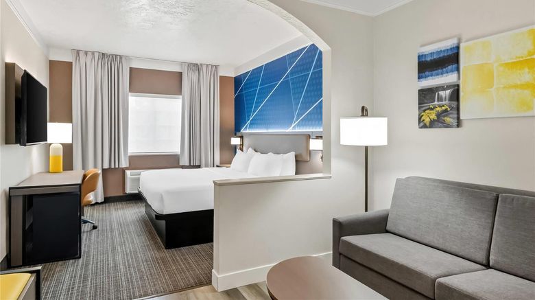 <b>Comfort Suites Clackamas Suite</b>. Images powered by <a href="https://iceportal.shijigroup.com/" title="IcePortal" target="_blank">IcePortal</a>.