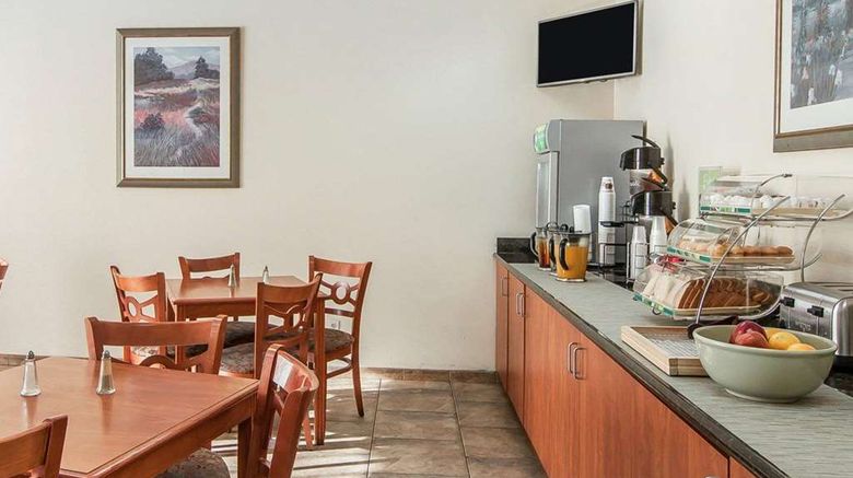 <b>Quality Inn Downtown Convention Center Restaurant</b>. Images powered by <a href="https://iceportal.shijigroup.com/" title="IcePortal" target="_blank">IcePortal</a>.