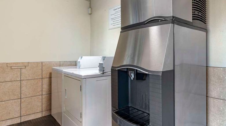 <b>Econo Lodge Inn & Suites Portland Int'l Other</b>. Images powered by <a href="https://iceportal.shijigroup.com/" title="IcePortal" target="_blank">IcePortal</a>.