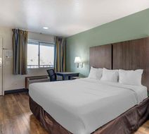 Econo Lodge Inn & Suites Portland Int'l Room