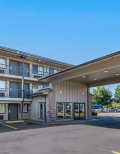 Econo Lodge Inn & Suites Portland Int'l