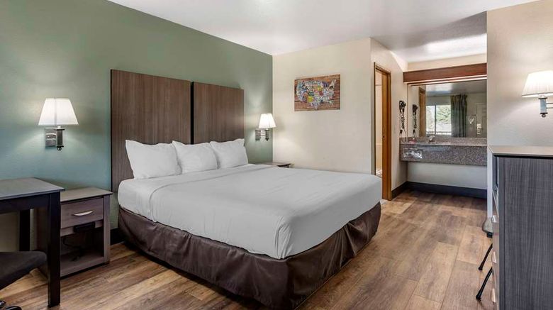 <b>Econo Lodge Inn & Suites Portland Int'l Room</b>. Images powered by <a href="https://iceportal.shijigroup.com/" title="IcePortal" target="_blank">IcePortal</a>.