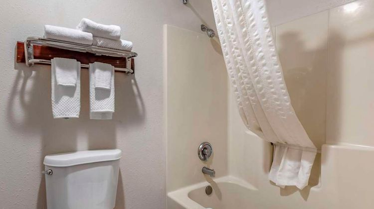 Econo Lodge Inn & Suites Portland Int'l Room