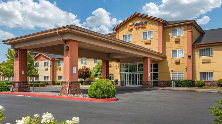 Comfort Suites Exterior