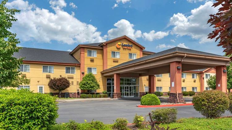 Comfort Suites Exterior