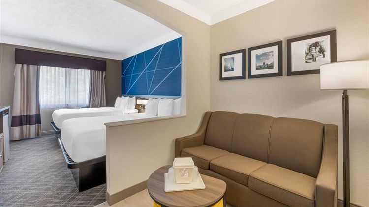 Comfort Suites Suite