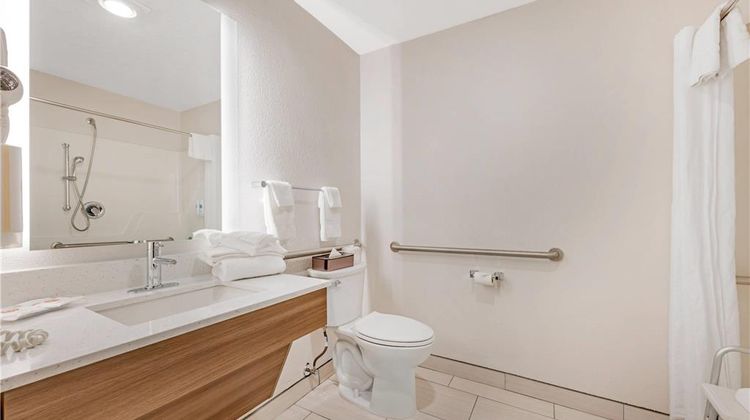 Comfort Suites Room