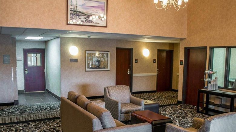 <b>Comfort Suites Lobby</b>. Images powered by <a href="https://iceportal.shijigroup.com/" title="IcePortal" target="_blank">IcePortal</a>.