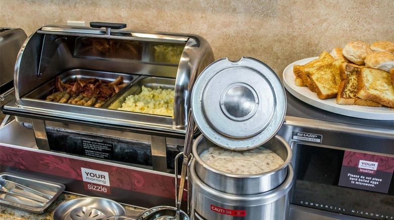 <b>Comfort Suites Restaurant</b>. Images powered by <a href="https://iceportal.shijigroup.com/" title="IcePortal" target="_blank">IcePortal</a>.