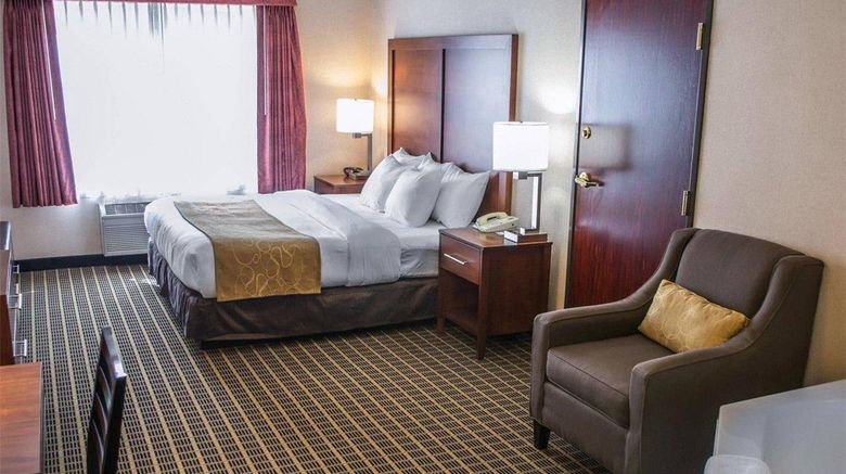 <b>Comfort Suites Suite</b>. Images powered by <a href="https://iceportal.shijigroup.com/" title="IcePortal" target="_blank">IcePortal</a>.