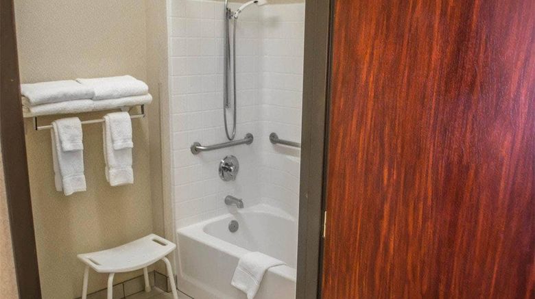 <b>Comfort Suites Room</b>. Images powered by <a href="https://iceportal.shijigroup.com/" title="IcePortal" target="_blank">IcePortal</a>.