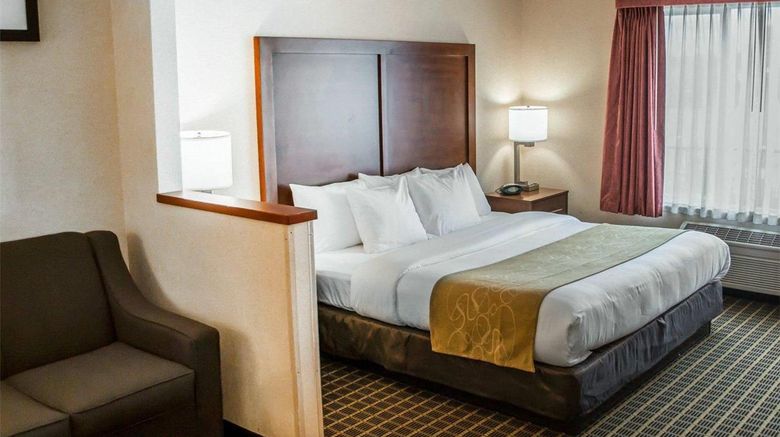 <b>Comfort Suites Suite</b>. Images powered by <a href="https://iceportal.shijigroup.com/" title="IcePortal" target="_blank">IcePortal</a>.