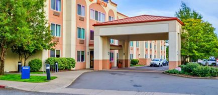 Comfort Suites Exterior