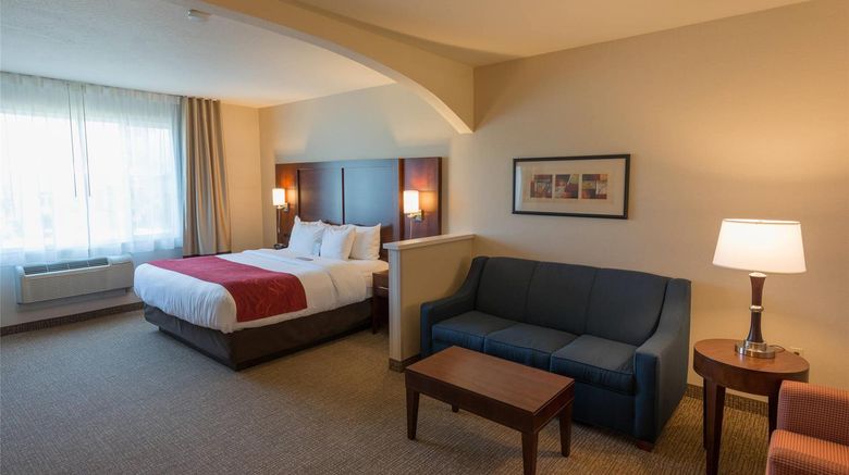 <b>Comfort Suites Suite</b>. Images powered by <a href="https://iceportal.shijigroup.com/" title="IcePortal" target="_blank">IcePortal</a>.