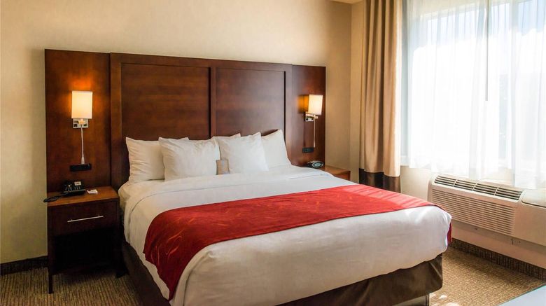<b>Comfort Suites Springfield-Eugene Room</b>. Images powered by <a href="https://iceportal.shijigroup.com/" title="IcePortal" target="_blank">IcePortal</a>.