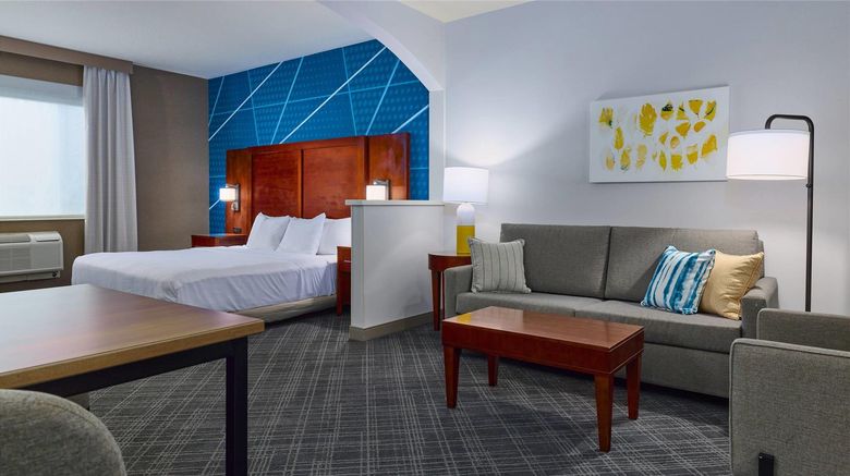 <b>Comfort Suites Springfield-Eugene Suite</b>. Images powered by <a href="https://iceportal.shijigroup.com/" title="IcePortal" target="_blank">IcePortal</a>.