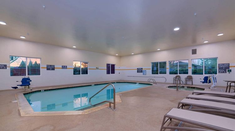 Comfort Suites Springfield-Eugene Pool