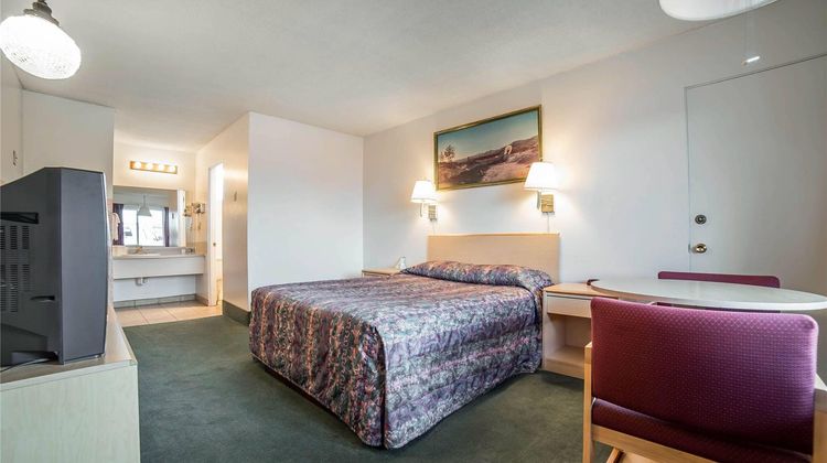 Rodeway Inn Room