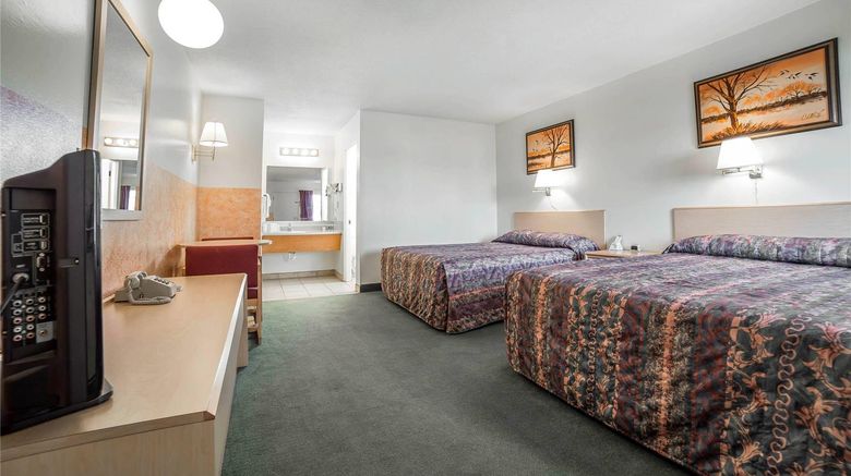 <b>Rodeway Inn Room</b>. Images powered by <a href="https://iceportal.shijigroup.com/" title="IcePortal" target="_blank">IcePortal</a>.