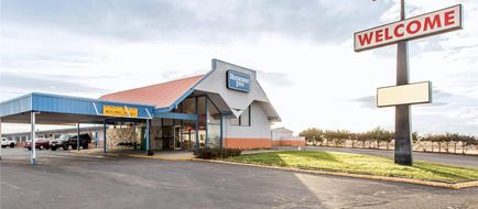 Rodeway Inn Exterior