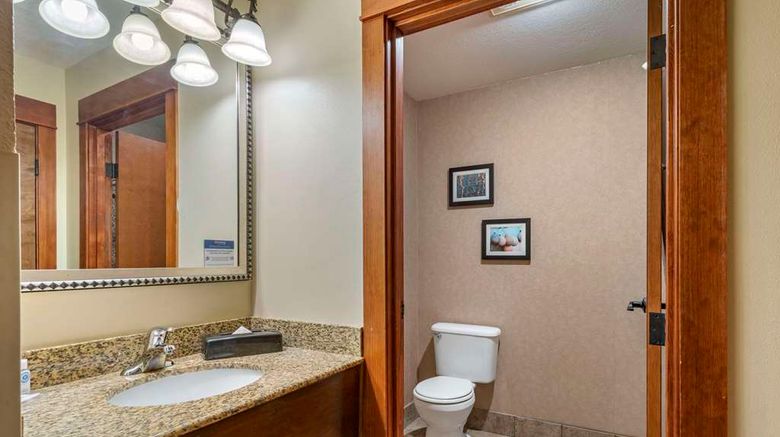 <b>Comfort Inn and Suites Lincoln City Room</b>. Images powered by <a href="https://iceportal.shijigroup.com/" title="IcePortal" target="_blank">IcePortal</a>.