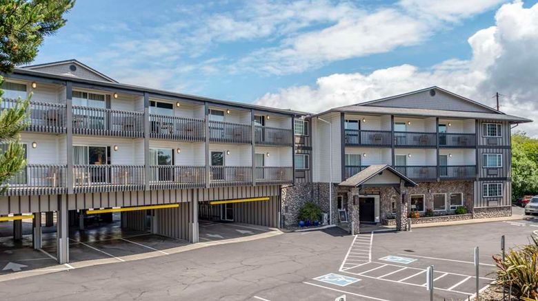 <b>Comfort Inn and Suites Lincoln City Exterior</b>. Images powered by <a href="https://iceportal.shijigroup.com/" title="IcePortal" target="_blank">IcePortal</a>.