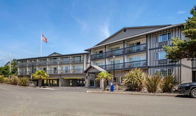 Comfort Inn and Suites Lincoln City Exterior