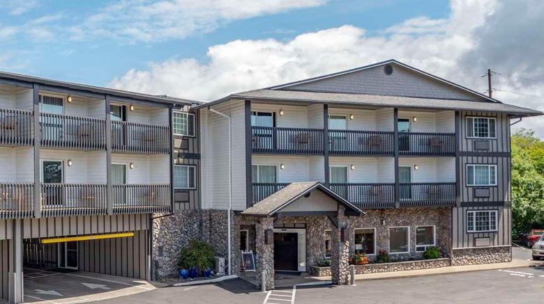 <b>Comfort Inn and Suites Lincoln City Exterior</b>. Images powered by <a href="https://iceportal.shijigroup.com/" title="IcePortal" target="_blank">IcePortal</a>.