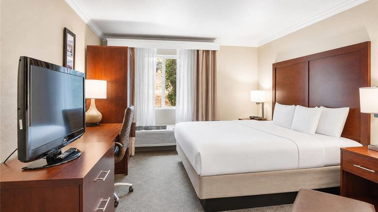 <b>Comfort Inn Room</b>. Images powered by <a href="https://iceportal.shijigroup.com/" title="IcePortal" target="_blank">IcePortal</a>.