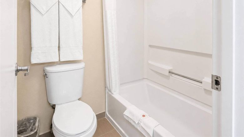 <b>Comfort Inn Room</b>. Images powered by <a href="https://iceportal.shijigroup.com/" title="IcePortal" target="_blank">IcePortal</a>.