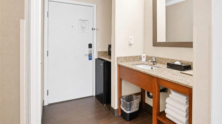 <b>Comfort Inn Room</b>. Images powered by <a href="https://iceportal.shijigroup.com/" title="IcePortal" target="_blank">IcePortal</a>.