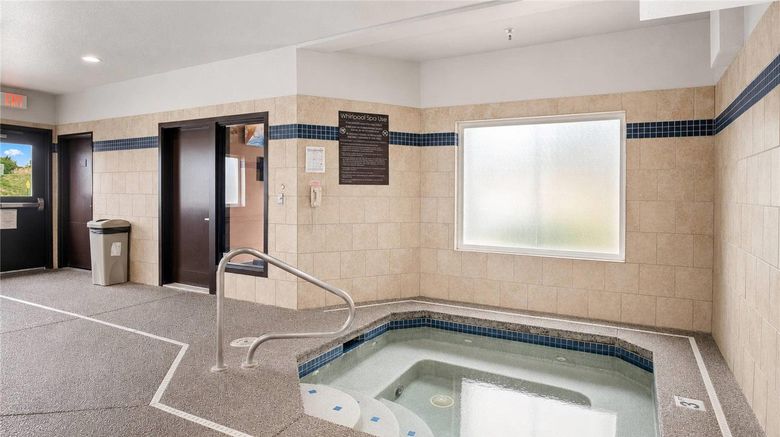 <b>Comfort Inn Pool</b>. Images powered by <a href="https://iceportal.shijigroup.com/" title="IcePortal" target="_blank">IcePortal</a>.