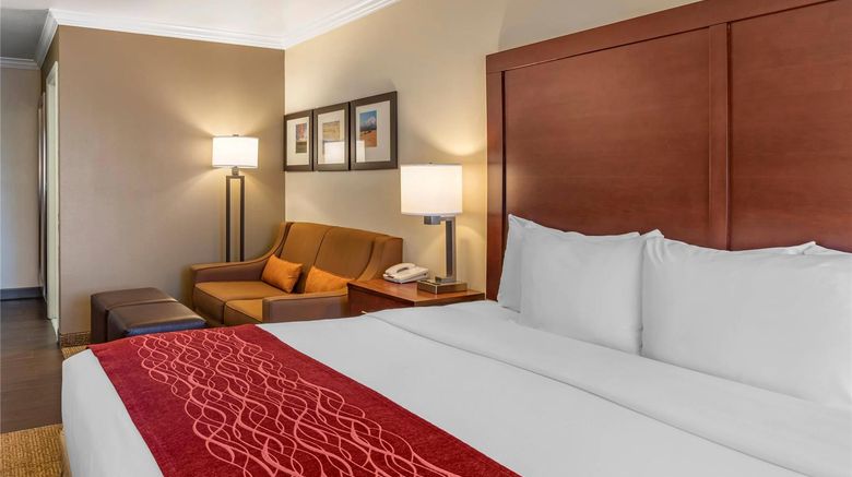 <b>Comfort Inn Suite</b>. Images powered by <a href="https://iceportal.shijigroup.com/" title="IcePortal" target="_blank">IcePortal</a>.
