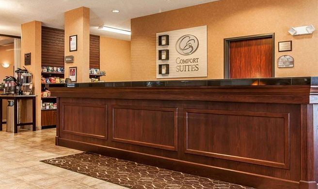 Comfort Suites Airport Lobby